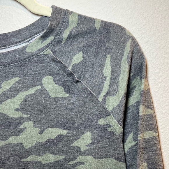 No Boundaries Women’s Camp Long Sleeve Top Size XS - Picture 6 of 7